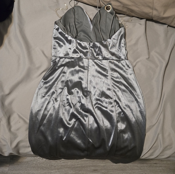 Satin low v dress - Picture 3 of 4